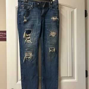 Men’s Levi distressed jeans